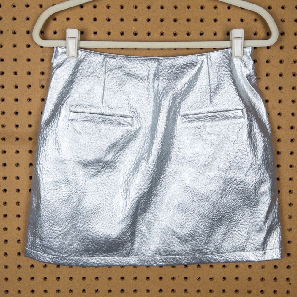 Commense Metallic Silver Faux Leather Mini Skirt Size Medium NWT Party Clubwear - Picture 3 of 5